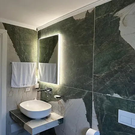 Apartament Eja 1 *