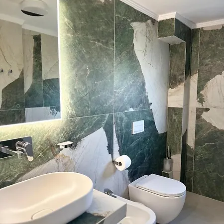 Apartament Eja 1 *
